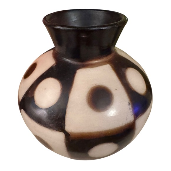 Signed Valeriano Paz Chulucanas Peru Circle Square Brown Cream Handmade Vase VTG - Picture 3 of 10